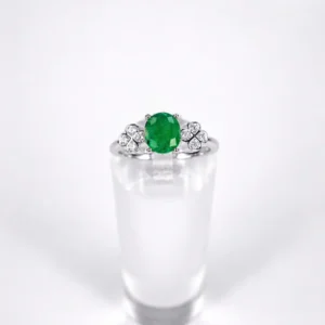 Anillo Esmeralda Oval Detalles Florales