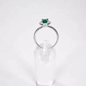 Anillo Esmeralda Halo Sofisticado