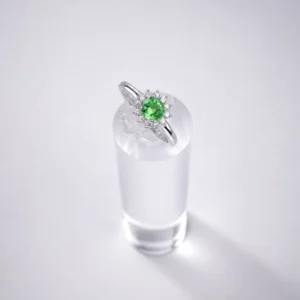Anillo Esmeralda Diseño Sol Estrella