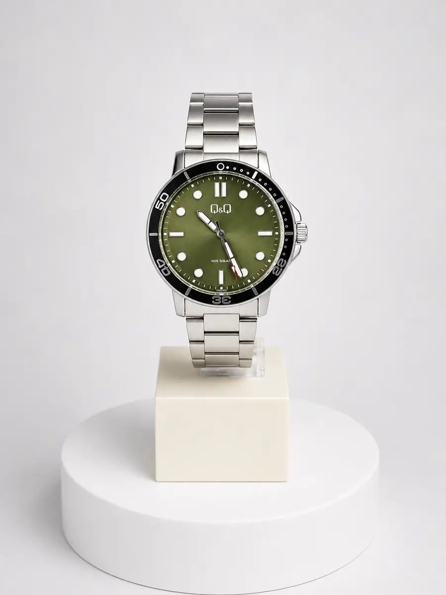 Reloj Q&Q deportivo de esfera verde en acero inoxidable